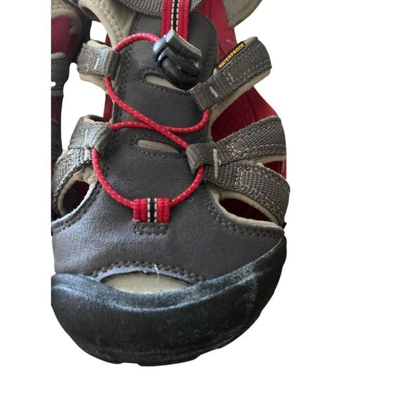 KEEN Womens Gray Red Waterproof Round Toe Flat Outdoor Sandals Size 7 - Picture 10 of 10